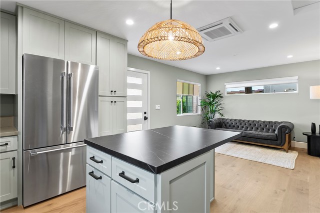 Detail Gallery Image 1 of 15 For 354 La Perle Ln #B,  Costa Mesa,  CA 92627 - 3 Beds | 1 Baths