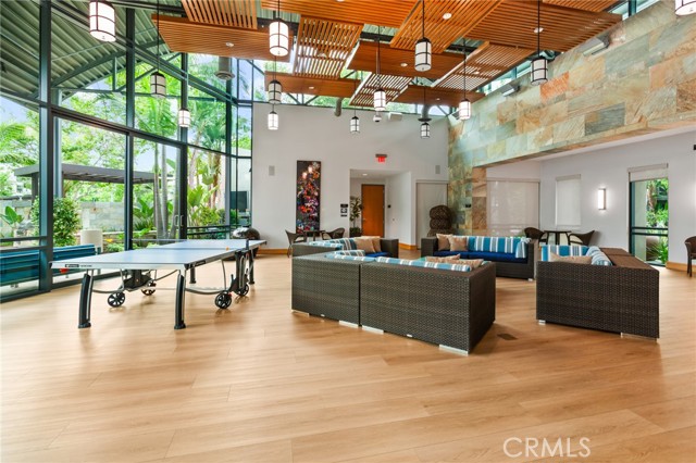 31 Soho, Irvine CA: https://media.crmls.org/medias/55b7d7f0-4571-42b4-a1fd-c1c155df273a.jpg