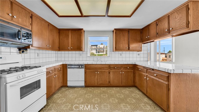 824 W 6th Street, San Pedro CA: https://media.crmls.org/medias/55b85425-a441-49ba-9687-5ae19fe83ce2.jpg