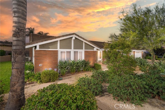 2120 Capuchin Way, Claremont CA: https://media.crmls.org/medias/55b8641f-d528-432e-97b5-d6723d92224c.jpg