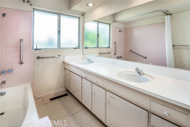 11 Sunnyfield, Rolling Hills Estates, California 90274, 4 Bedrooms Bedrooms, ,2 BathroomsBathrooms,Residential,Sold,Sunnyfield,PV22127570