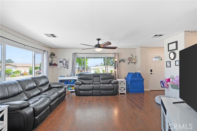 23011 Big Tee Drive, Canyon Lake CA: https://media.crmls.org/medias/55b912f2-b34e-4ec0-8ab8-3397206ecfa4.jpg