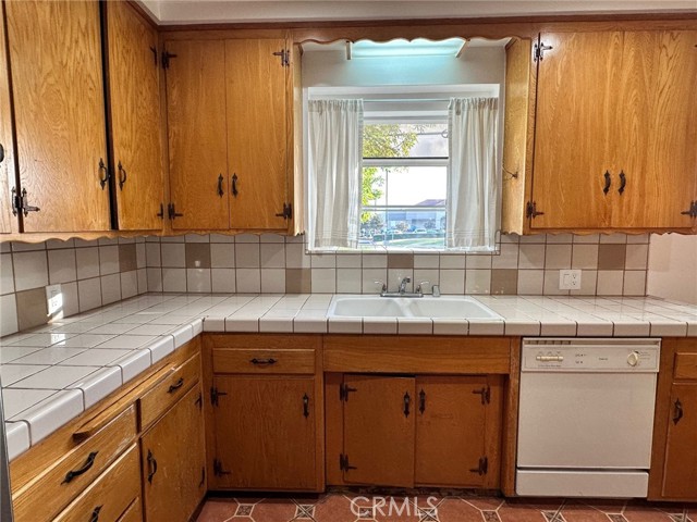 Detail Gallery Image 9 of 31 For 16817 San Fernando Mission, Granada Hills,  CA 91344 - 3 Beds | 2 Baths