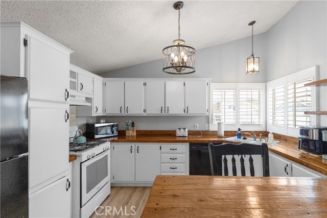 Detail Gallery Image 10 of 16 For 140 W Pioneer Ave #38,  Redlands,  CA 92374 - 2 Beds | 2 Baths