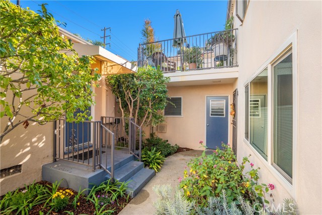 Detail Gallery Image 6 of 25 For 2332 20th St, Santa Monica,  CA 90405 - – Beds | – Baths