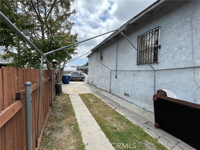 Detail Gallery Image 3 of 21 For 1260 E 49th St, Los Angeles,  CA 90011 - – Beds | – Baths