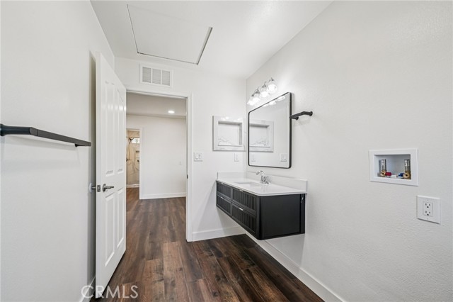 Detail Gallery Image 16 of 26 For 6658 Bright Gem Ct, Corona,  CA 92880 - 5 Beds | 3 Baths