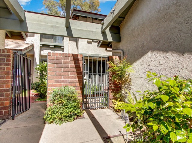 Detail Gallery Image 3 of 29 For 6587 E via Fresco, Anaheim Hills,  CA 92807 - 3 Beds | 3 Baths