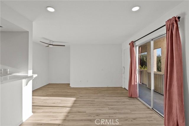 Detail Gallery Image 11 of 26 For 18209 Sierra #4,  Canyon Country,  CA 91351 - 2 Beds | 2 Baths
