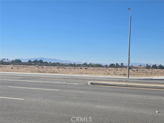 21 W Cor Avenue P & 21Stw Avenue W, Palmdale CA: https://media.crmls.org/medias/55bc34b7-35a6-4b65-beb5-83c405baf7a3.jpg