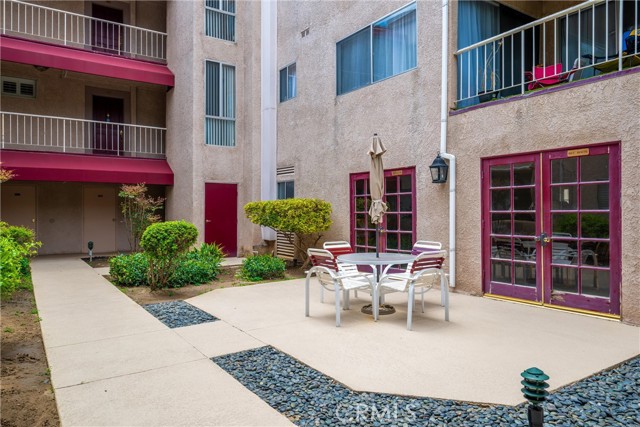 4487 Colbath Avenue, Sherman Oaks, California 91423, 2 Bedrooms Bedrooms, ,2 BathroomsBathrooms,Condominium,For Sale,Colbath,SR25023078