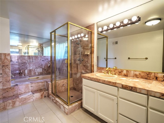 912 Brightstone Court, Westlake Village CA: https://media.crmls.org/medias/55bcb6da-e466-4a5c-a9c0-25557e03d369.jpg