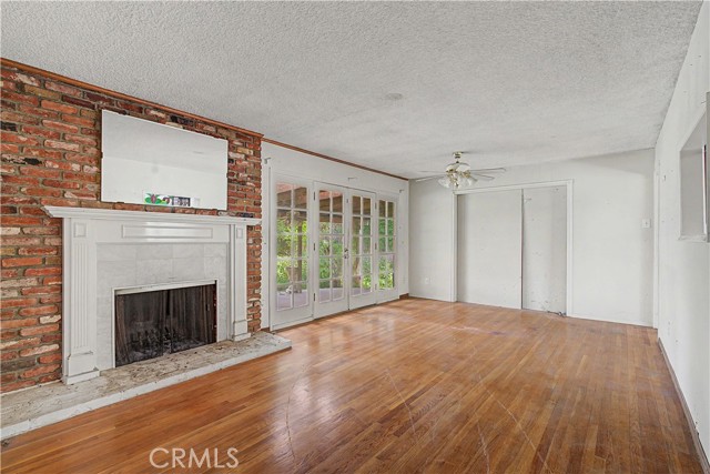 Detail Gallery Image 2 of 11 For 22337 Strathern St, Canoga Park,  CA 91304 - 3 Beds | 2 Baths