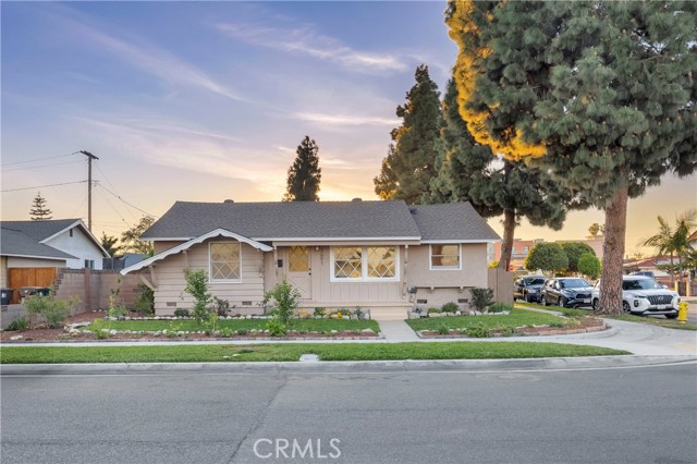 Detail Gallery Image 2 of 65 For 3691 Cortner, Long Beach,  CA 90808 - 3 Beds | 2 Baths