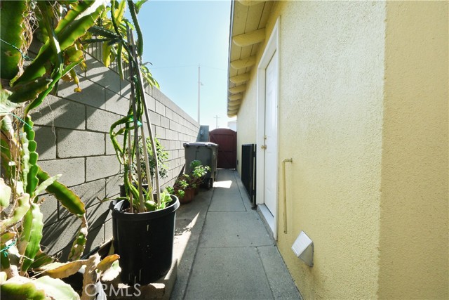 419 W Martinshire, Carson CA: https://media.crmls.org/medias/55be6747-890e-4205-994b-b164d777ce93.jpg