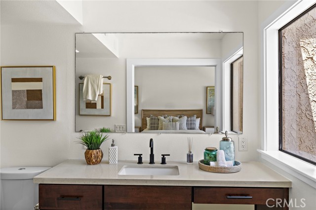 4 Riptide Court, Newport Beach CA: https://media.crmls.org/medias/55bf5e9b-9959-4069-b543-498c6781a374.jpg