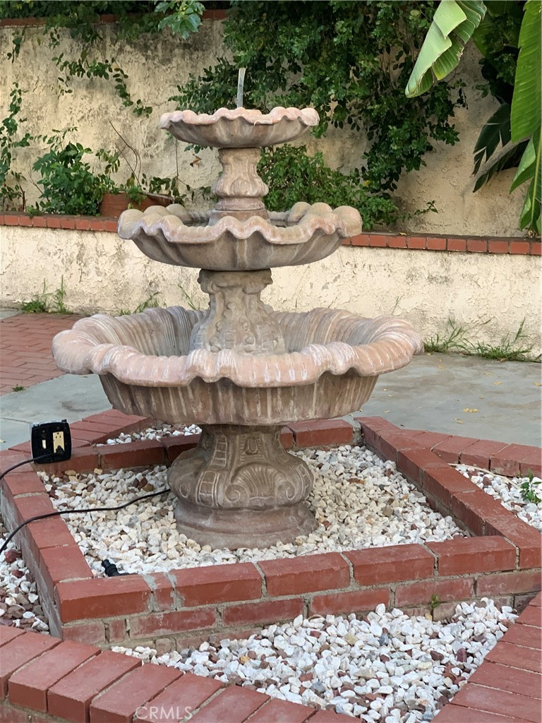 https://media.crmls.org/medias/55bfd323-277c-4bd5-97fc-86d213eb4093.jpg?preset=X-Large