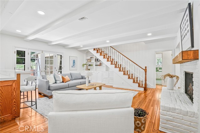 3975 Van Noord Avenue, Studio City CA: https://media.crmls.org/medias/55bfdd96-aa6b-4c72-8029-47f3381ffbc2.jpg