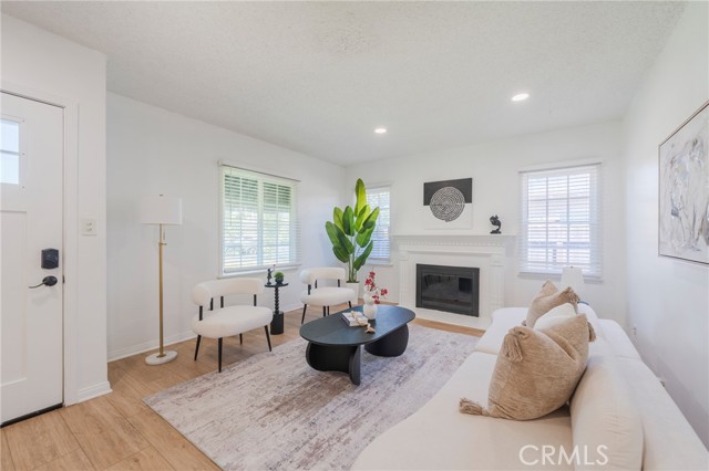 Detail Gallery Image 3 of 13 For 718 S Claudina, Anaheim,  CA 92805 - 6 Beds | 5 Baths