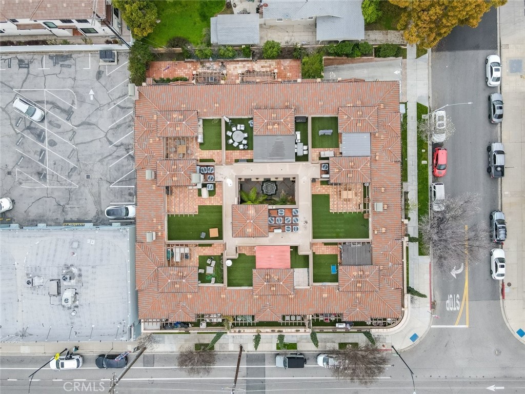 https://media.crmls.org/medias/55c14f97-f1a5-457a-b01b-932bc804ebd2.jpg?preset=X-Large