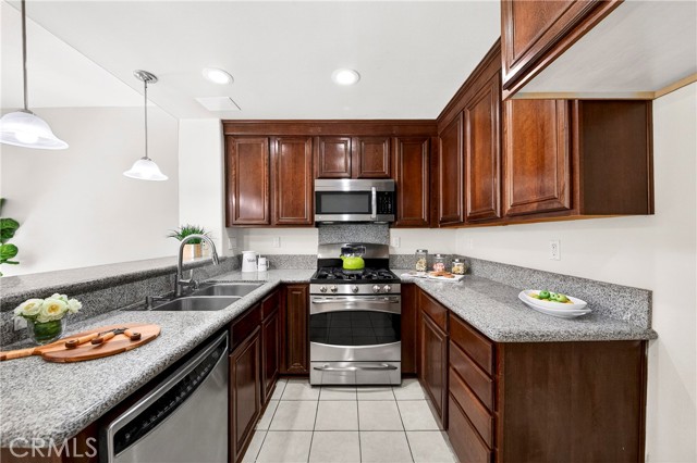 Detail Gallery Image 3 of 50 For 22919 Mariposa Ave #307,  Torrance,  CA 90502 - 2 Beds | 2/1 Baths