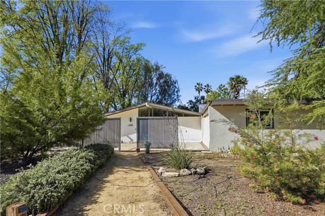 Detail Gallery Image 4 of 26 For 6141 Jumilla, Woodland Hills,  CA 91367 - 3 Beds | 2/1 Baths