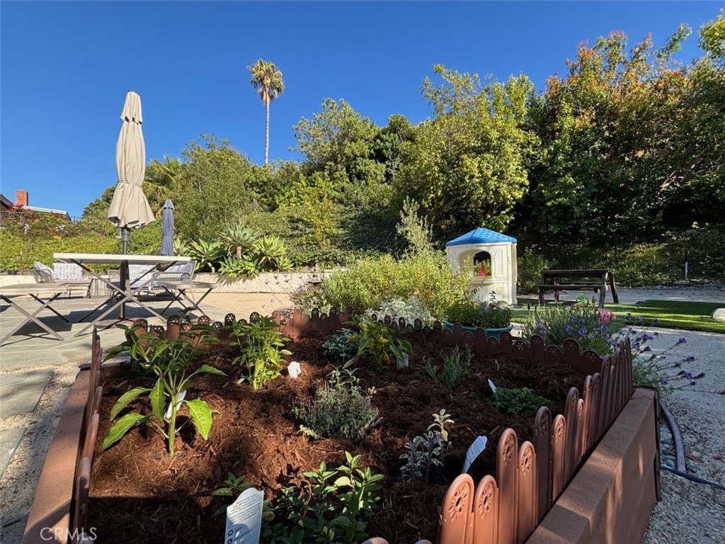 https://media.crmls.org/medias/55c381a6-bfbf-4e20-bb05-9fb3a49e470e.jpg?preset=X-Large