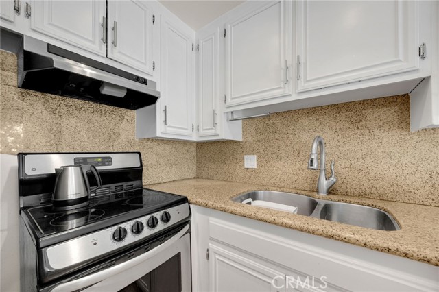 300 Cagney Lane, Newport Beach CA: https://media.crmls.org/medias/55c38787-3c3c-4a28-bc5e-34a61ee41ed1.jpg