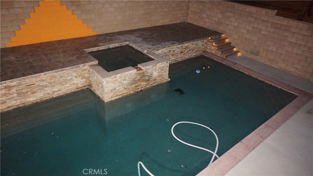 https://media.crmls.org/medias/55c3e82d-2650-4695-8471-bbb1195d86c7.jpg?preset=X-Large