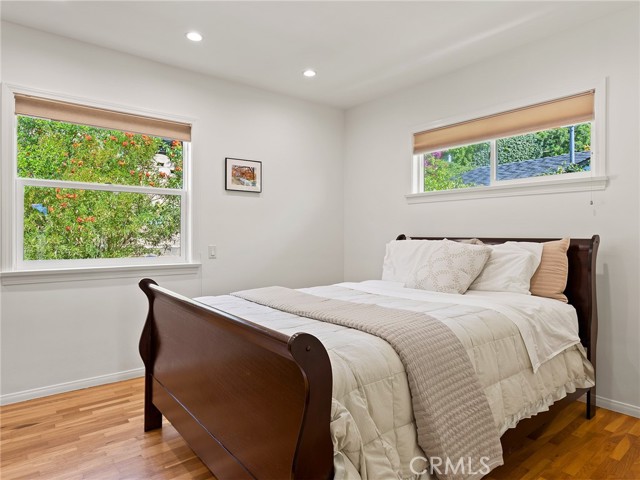 Detail Gallery Image 32 of 72 For 1012 N Sunset Canyon Dr, Burbank,  CA 91504 - 3 Beds | 2 Baths