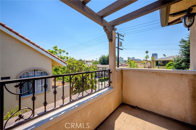 345 W Loraine Street, Glendale CA: https://media.crmls.org/medias/55c4873f-831f-4479-9fc6-e82b4869c3b3.jpg