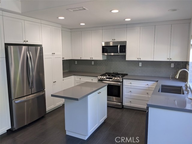 Detail Gallery Image 3 of 19 For 19833 Sierra Meadows, Porter Ranch,  CA 91326 - 5 Beds | 3 Baths