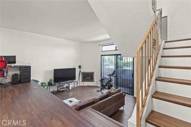 Detail Gallery Image 12 of 38 For 13243 Vanowen #2,  North Hollywood,  CA 91605 - 2 Beds | 3 Baths