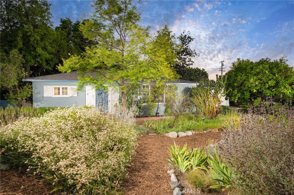 644 W 10th Street