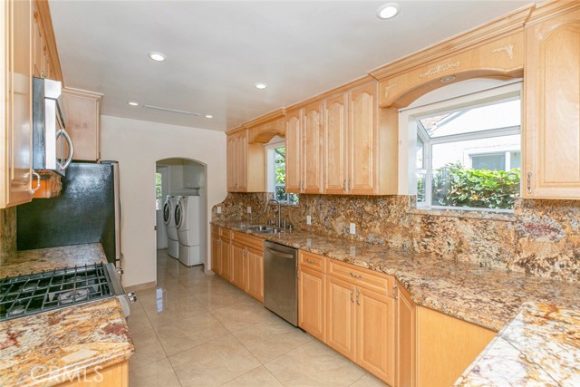 Detail Gallery Image 13 of 43 For 7007 Cantaloupe Ave, Van Nuys,  CA 91405 - 3 Beds | 2 Baths