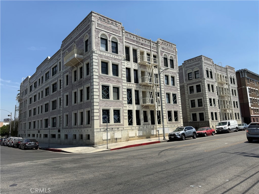 2121 James M Wood Blvd #417