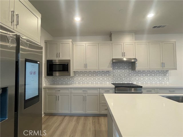 Detail Gallery Image 5 of 24 For 115 Metz, Oceanside,  CA 92057 - 4 Beds | 2/1 Baths