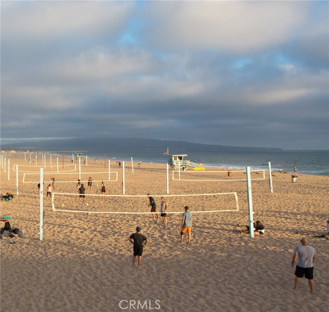 300 19TH Street, Manhattan Beach CA: https://media.crmls.org/medias/55c77413-c704-40db-ac18-a2955d3b111e.jpg