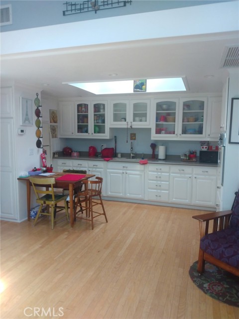 13141 Shawnee Lane, Seal Beach CA: https://media.crmls.org/medias/55c7b233-3f93-4a57-a177-69306cf91f58.jpg