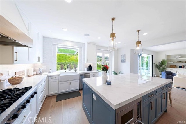 Detail Gallery Image 3 of 8 For 32 Bargemon, Newport Coast,  CA 92657 - 4 Beds | 4/1 Baths