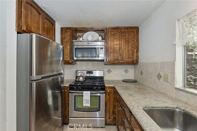 Detail Gallery Image 14 of 40 For 781 Nadelhorn Dr, Lake Arrowhead,  CA 92352 - 4 Beds | 2 Baths