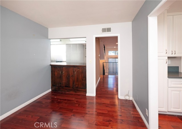 Detail Gallery Image 17 of 39 For 12334 Chandler #C,  Valley Village,  CA 91607 - 2 Beds | 2 Baths