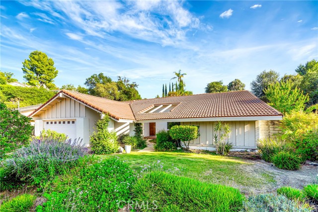 3811 Algonaut Drive, Calabasas CA: https://media.crmls.org/medias/55cb3f38-2762-40b0-b247-7446c26d78fa.jpg
