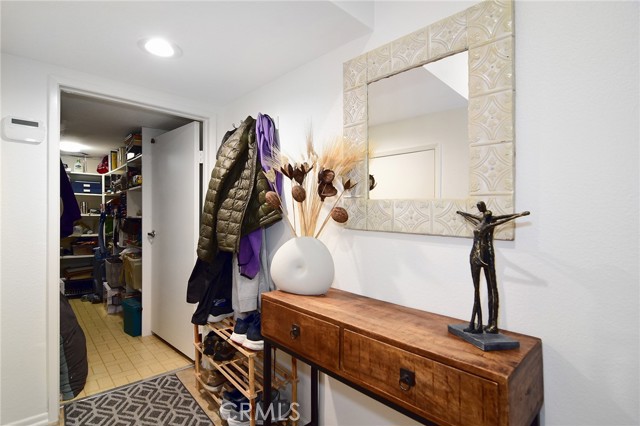 Detail Gallery Image 28 of 33 For 20950 Oxnard St #11,  Woodland Hills,  CA 91367 - 3 Beds | 2/1 Baths