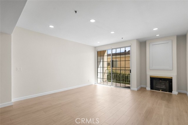 Detail Gallery Image 11 of 32 For 4348 Mammoth Ave #102,  Sherman Oaks,  CA 91423 - 2 Beds | 2/1 Baths