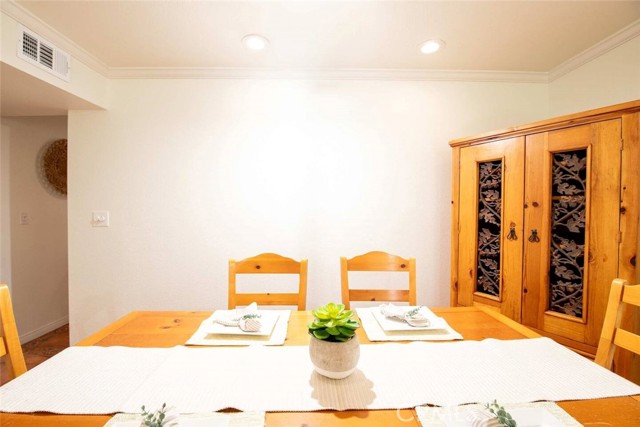 Detail Gallery Image 9 of 62 For 7310 Balboa Bld #F,  Van Nuys,  CA 91406 - 2 Beds | 3 Baths