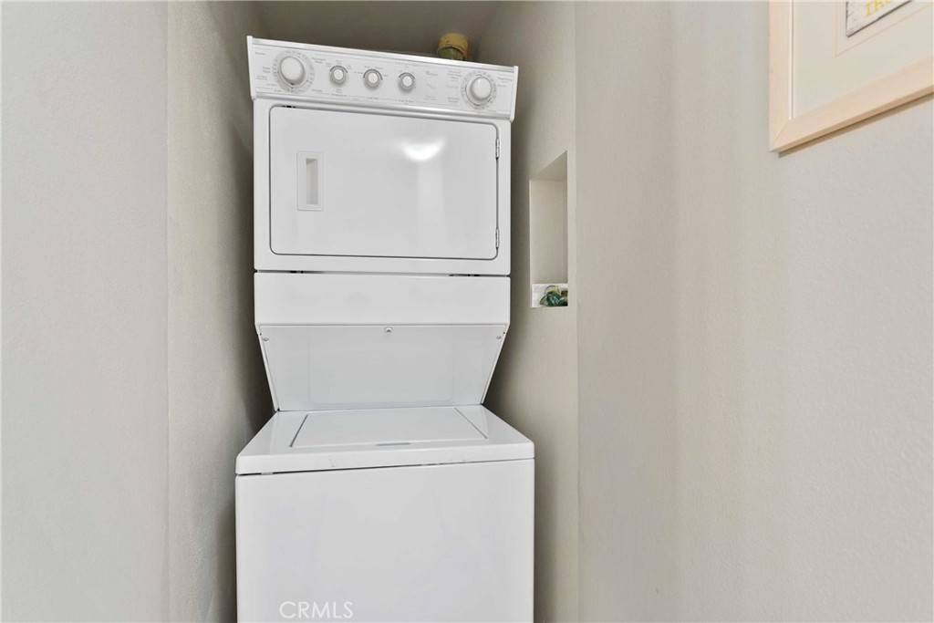 https://media.crmls.org/medias/55cd245a-2b3e-4150-9475-2e66c7446c02.jpg?preset=X-Large