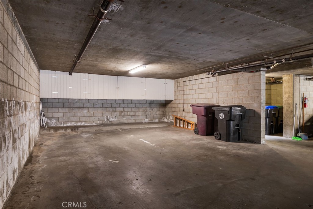 https://media.crmls.org/medias/55ceaa83-8e32-4727-b717-db2594327891.jpg?preset=X-Large