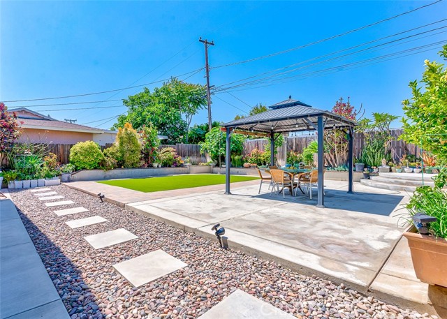 335 E Francis Avenue, La Habra CA: https://media.crmls.org/medias/55cfbf63-722c-4bdc-a855-6d4d5bb86b02.jpg