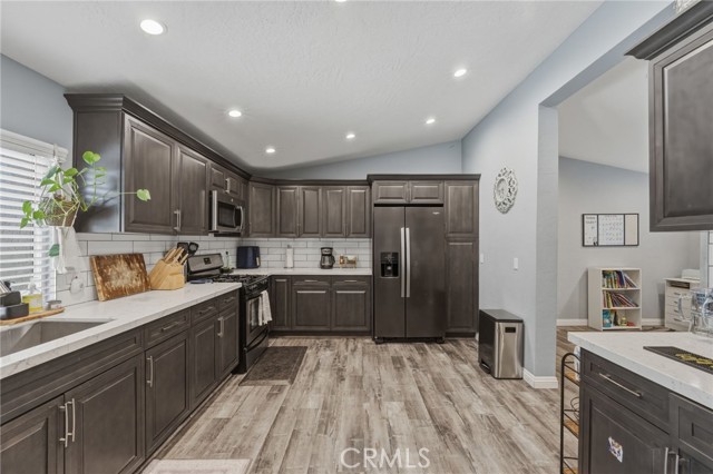 Detail Gallery Image 15 of 40 For 32015 Quartz, Castaic,  CA 91384 - 3 Beds | 2 Baths